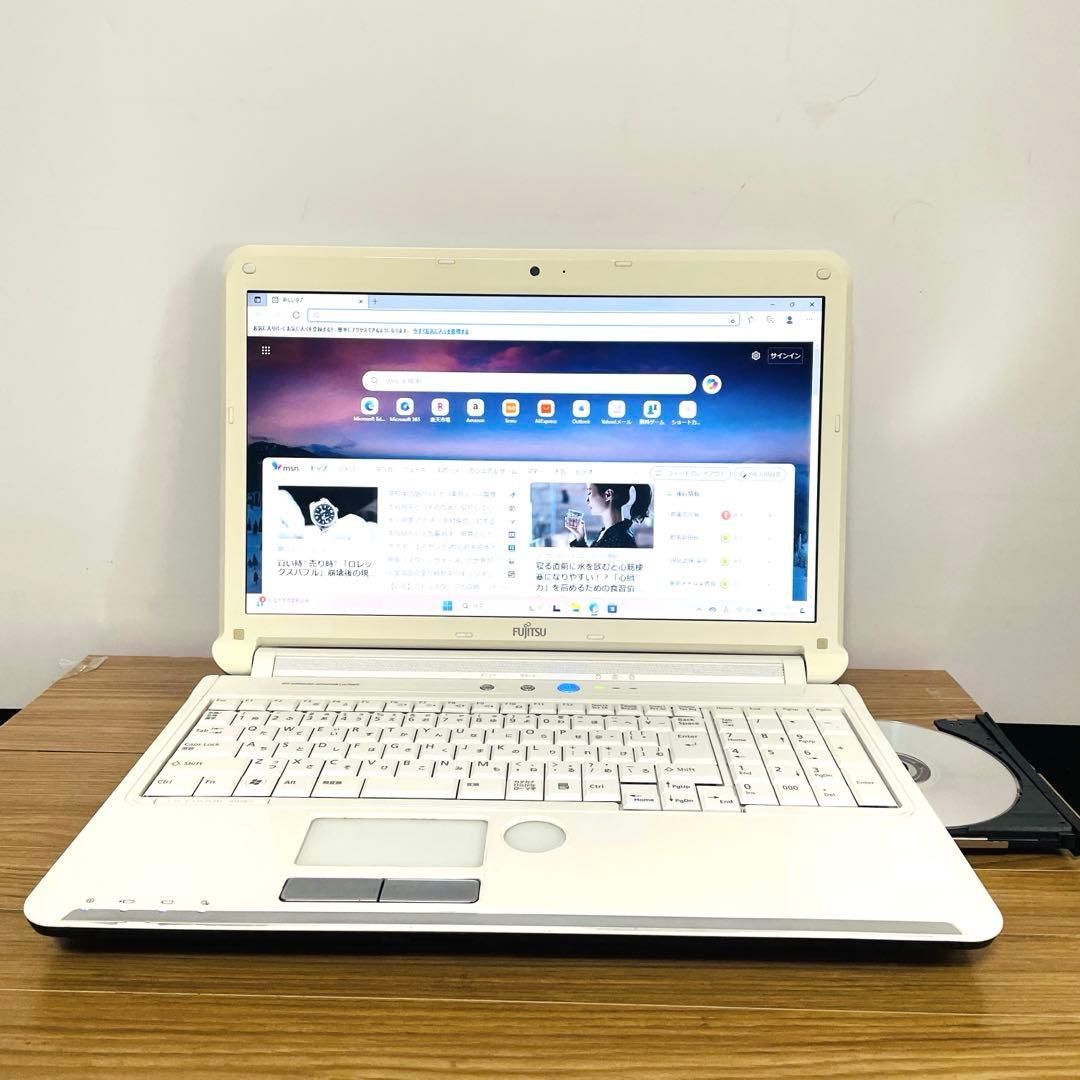 i5ホワイトSSD富士通ノートPCカメラWi-Fi Win11オフィスブルーレイ