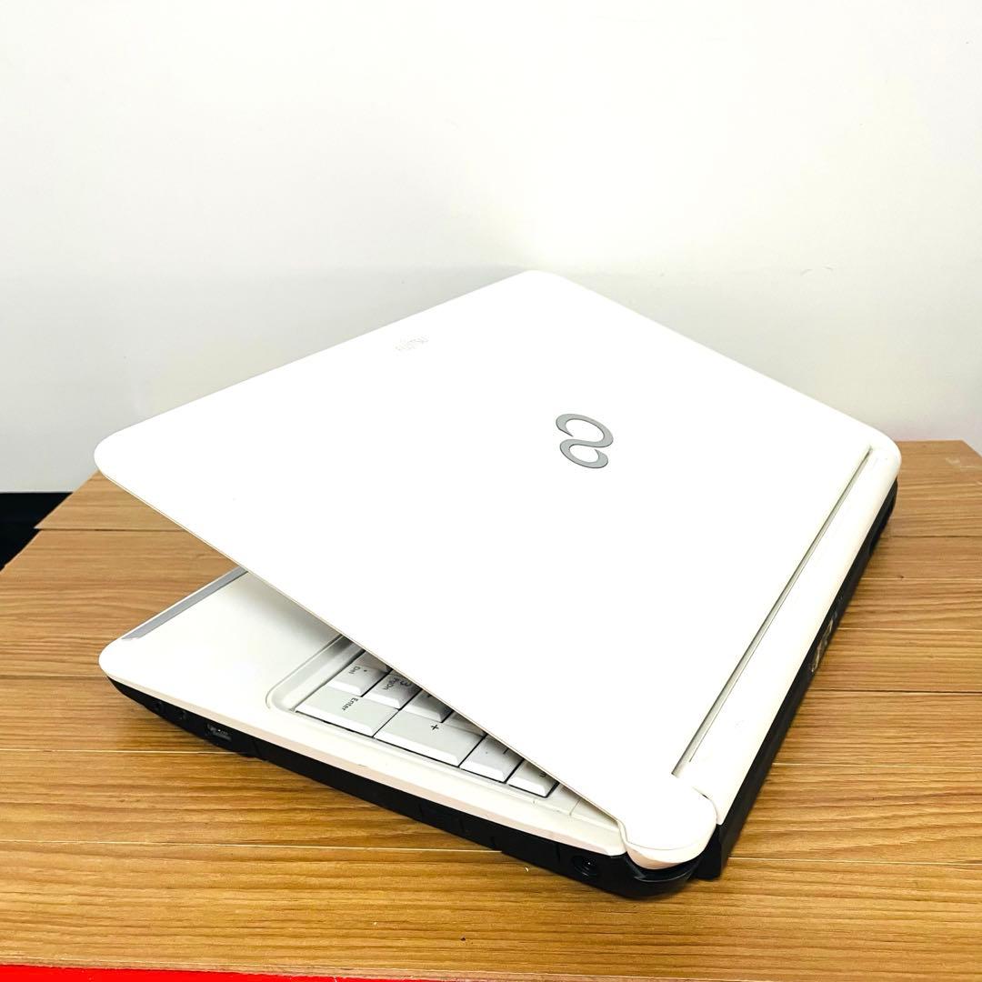 i5ホワイトSSD富士通ノートPCカメラWi-Fi Win11オフィスブルーレイ