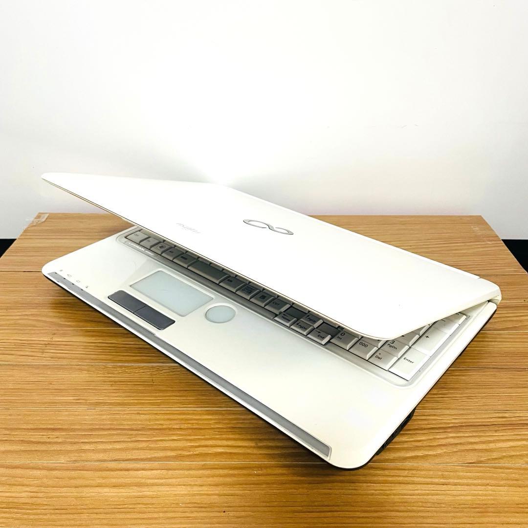 i5ホワイトSSD富士通ノートPCカメラWi-Fi Win11オフィスブルーレイ