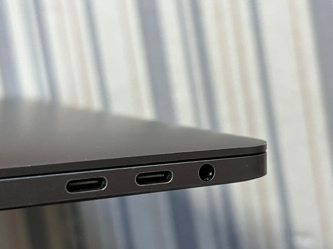 MacBook Pro 13インチ Mid 2019 i7/16G/512G