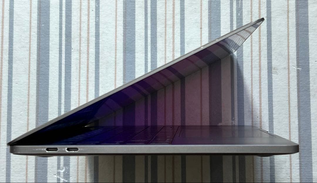 MacBook Pro 13インチ Mid 2019 i7/16G/512G