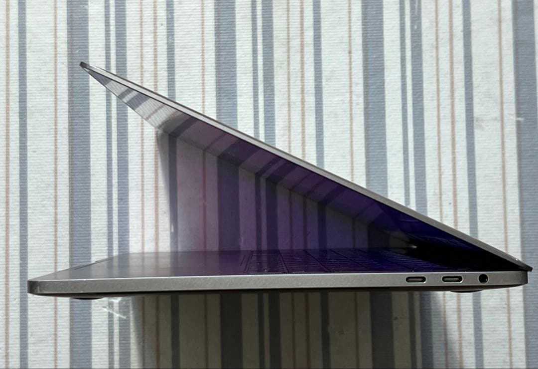 MacBook Pro 13インチ Mid 2019 i7/16G/512G