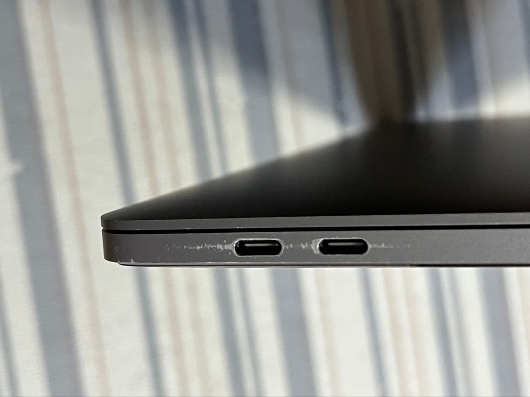 MacBook Pro 13インチ Mid 2019 i7/16G/512G