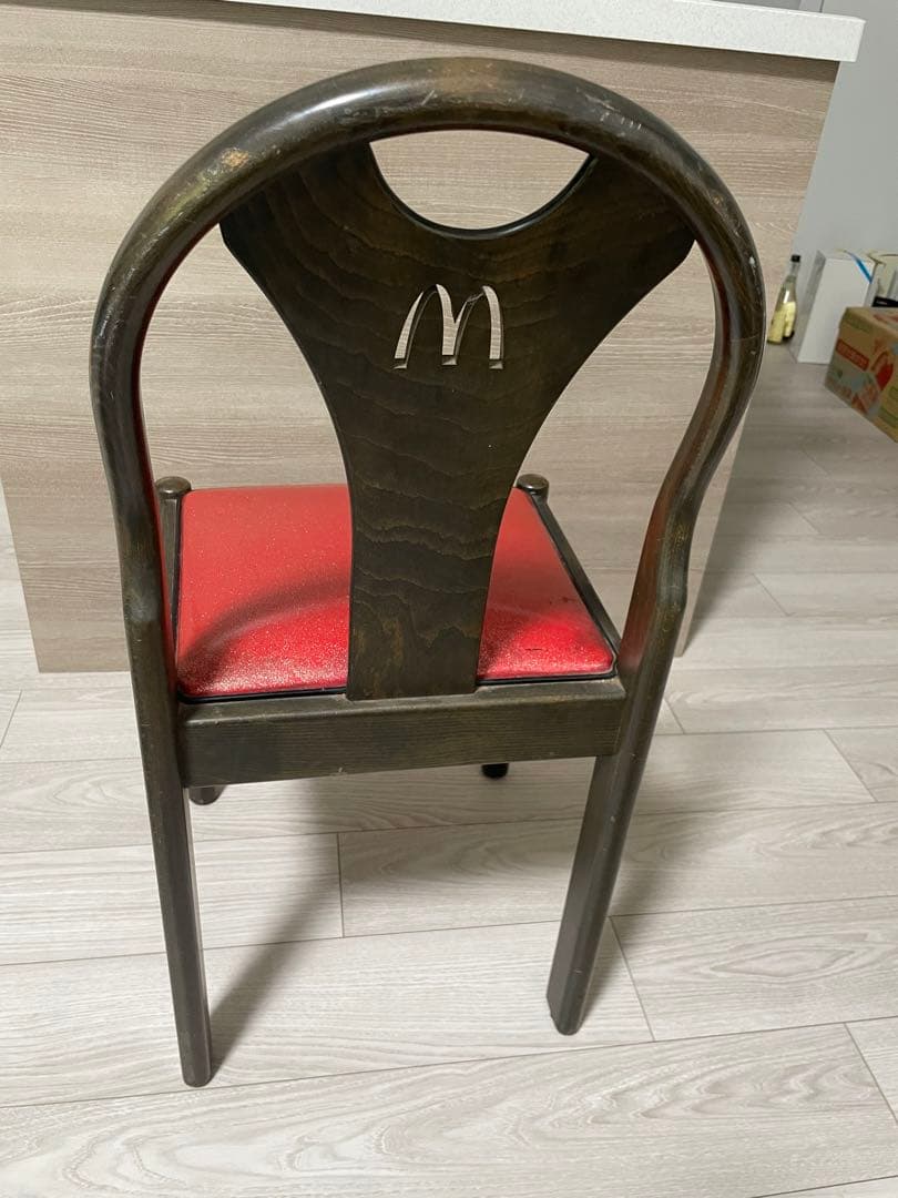 【McDonald's ビンテージ木製椅子】 希少なマクドナルドの椅子です。