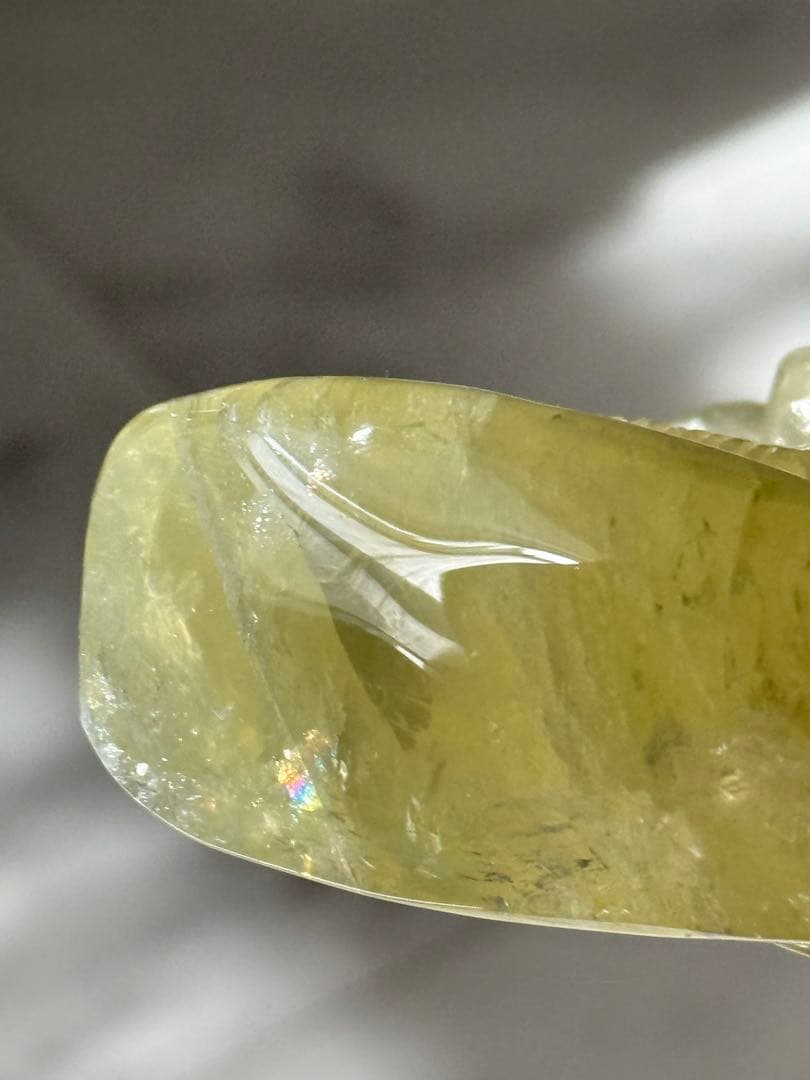 SALE 天然石　シトリン　レインボー　龍の置物　台座付き置物のみの重さ約1kg