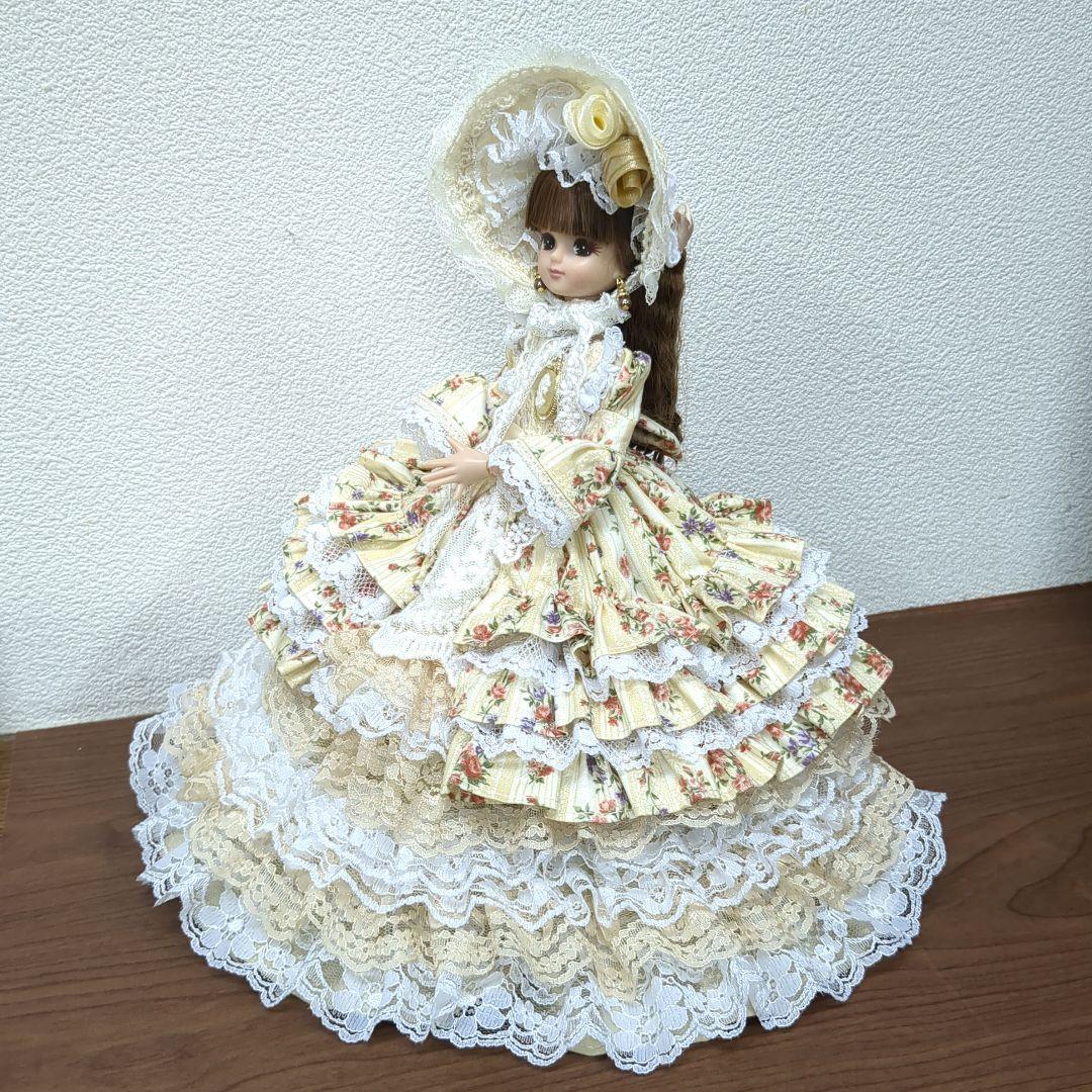 み*こ様 リカちゃんハンドメイド服　レースたっぷり♡アイボリーのドレス