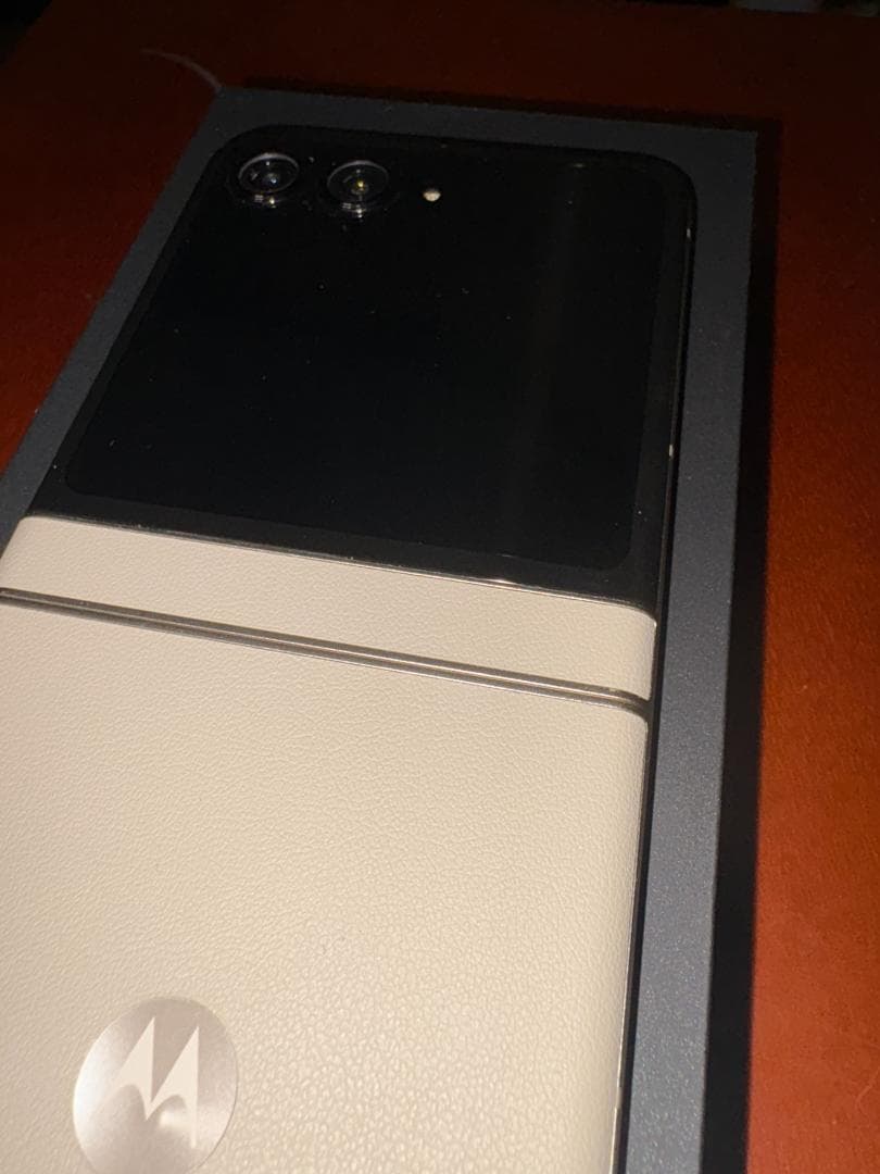 MOTOROLA razr50 サンドクリーム SIMフリー版