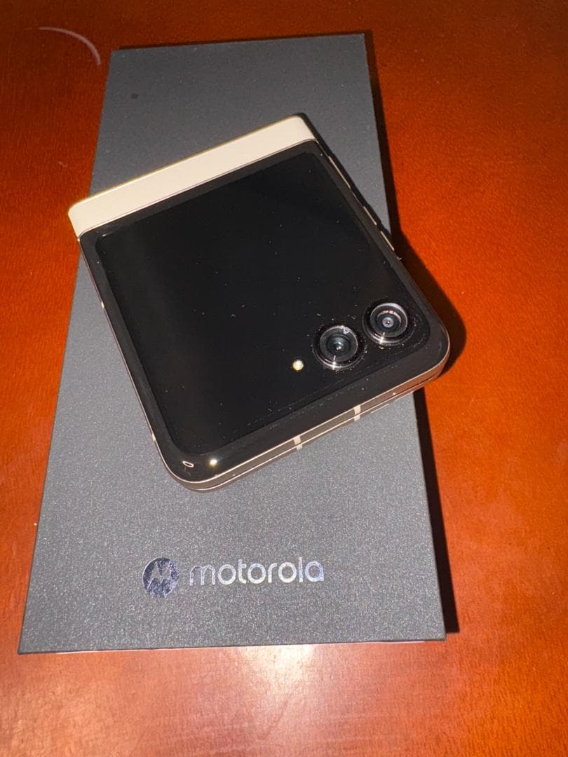 MOTOROLA razr50 サンドクリーム SIMフリー版