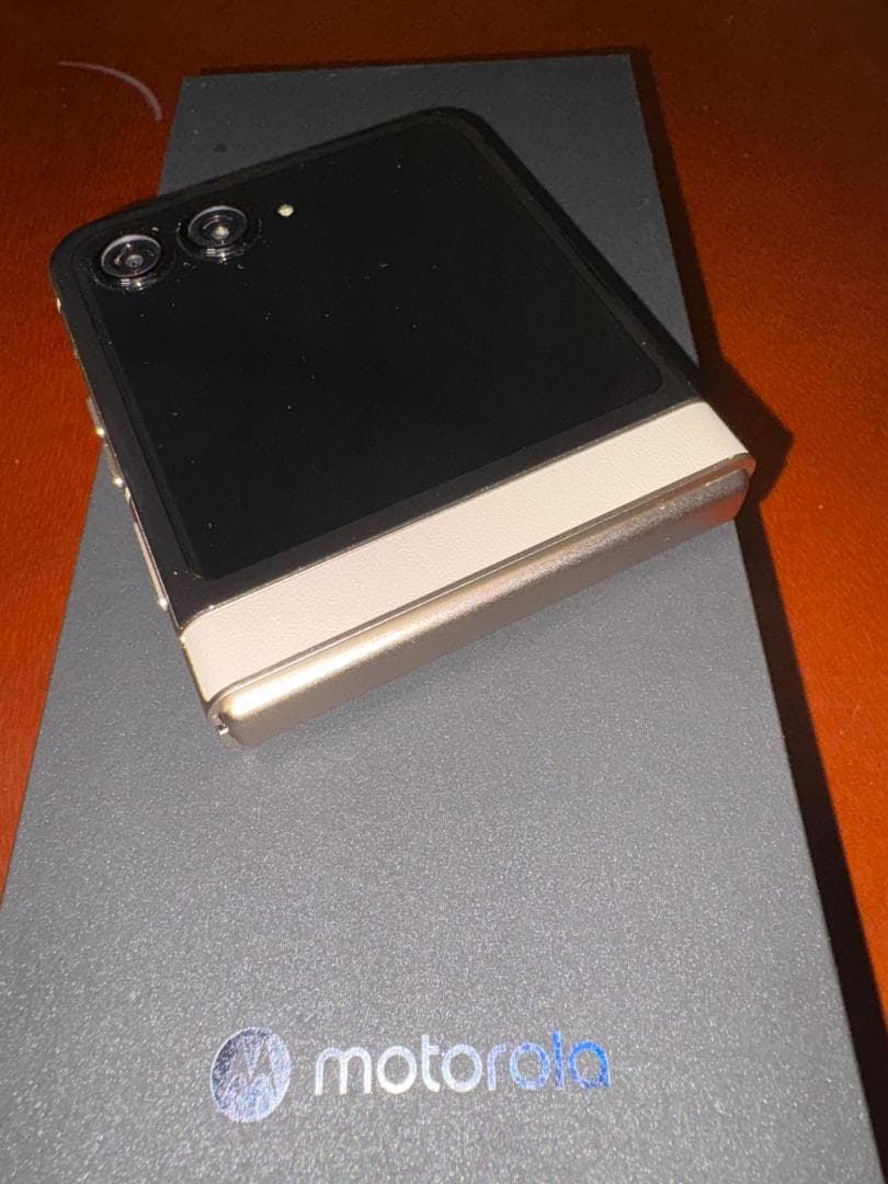 MOTOROLA razr50 サンドクリーム SIMフリー版