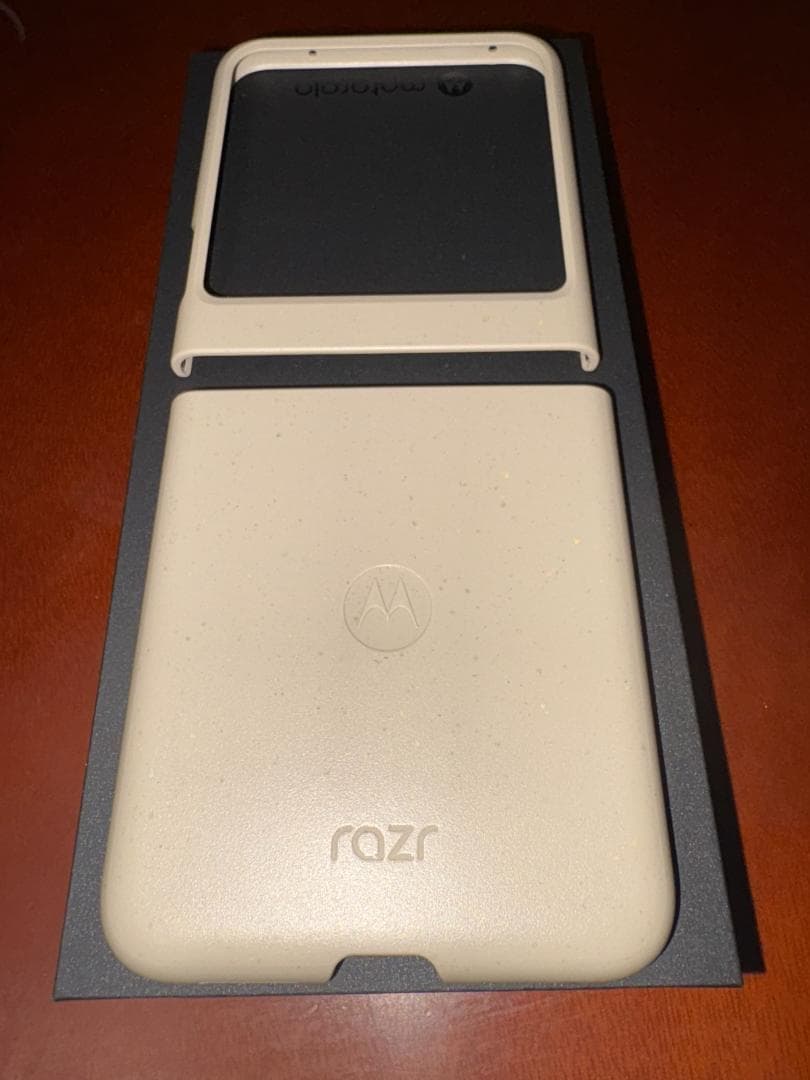 MOTOROLA razr50 サンドクリーム SIMフリー版