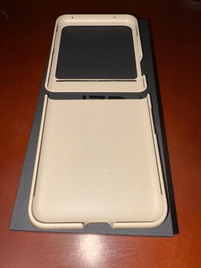 MOTOROLA razr50 サンドクリーム SIMフリー版