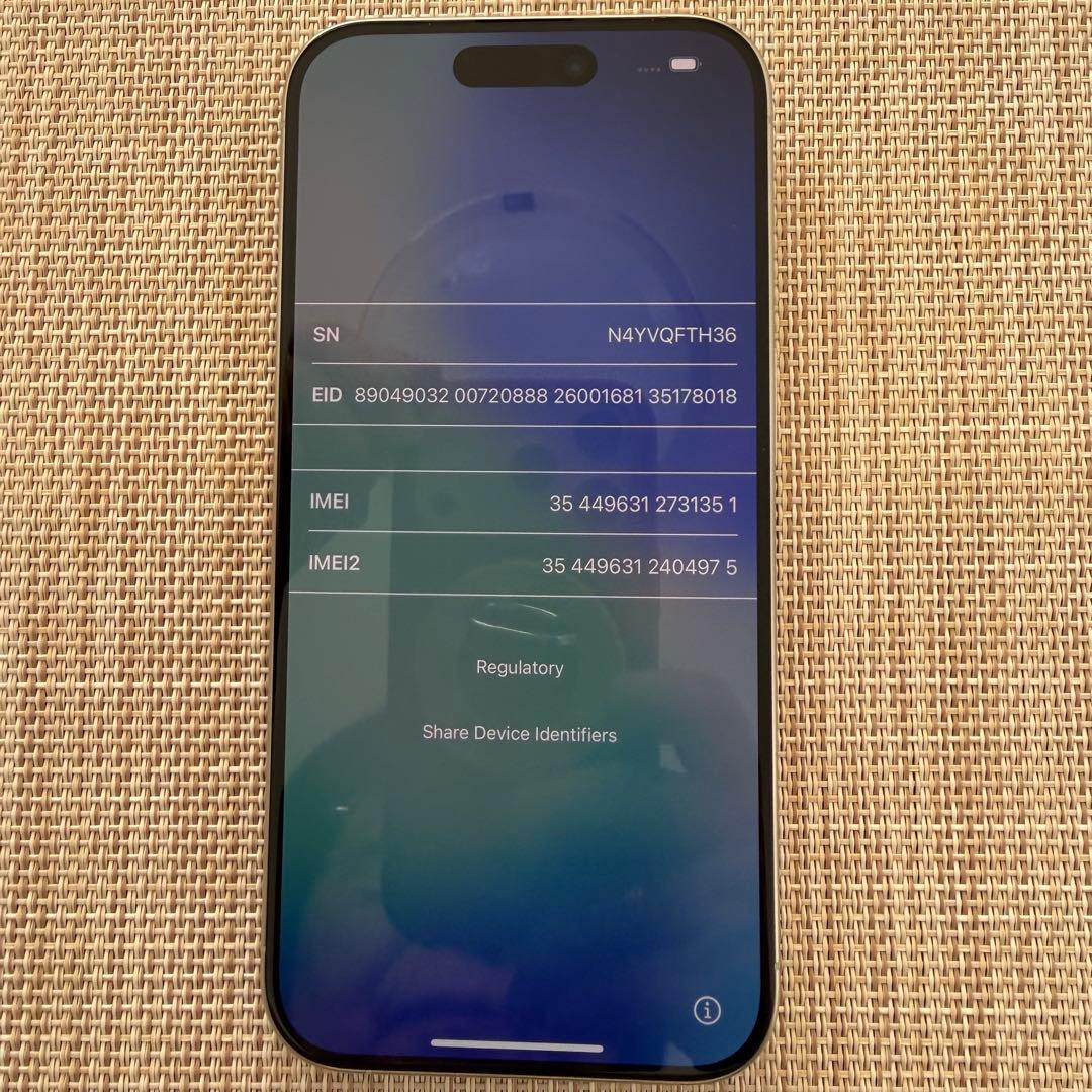 Apple iPhone 1５Pro ホワイトチタニュウム本体　美品
