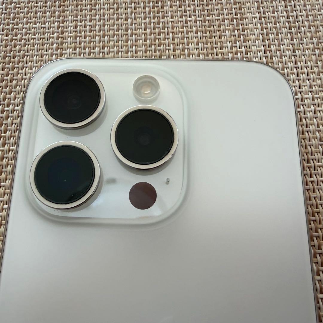 Apple iPhone 1５Pro ホワイトチタニュウム本体　美品