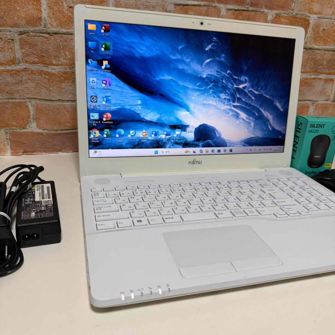 美品富士通ノートPC Corei7SSD1TB メモリ16GBオフィス2024年