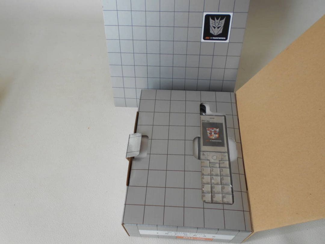 au ×トランスフォーマー オプティマスプライム バンブルビー メガトロン