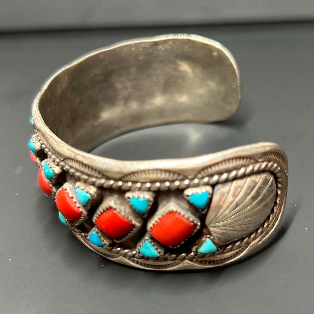 トルコ石とサンゴのシルバーの腕輪