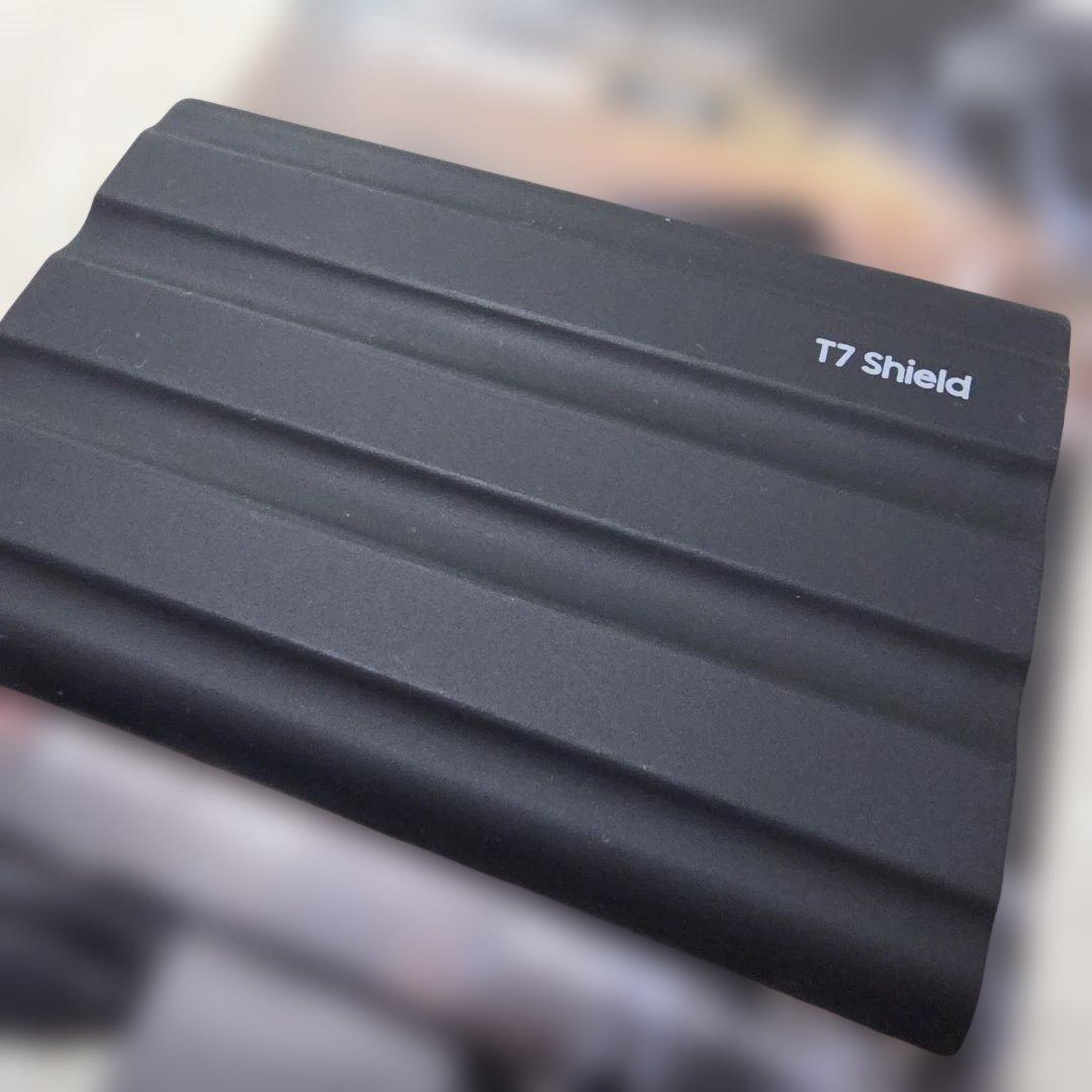 サムスン ポータブル SSD T7 Shield 4TB 1050MB/s　防水