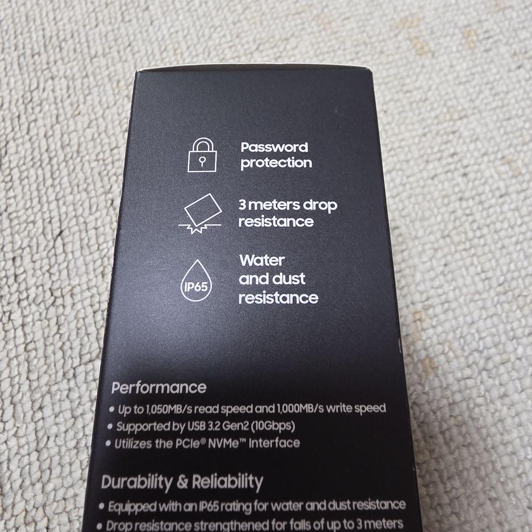 サムスン ポータブル SSD T7 Shield 4TB 1050MB/s　防水