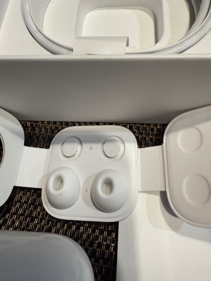 Apple AirPods pro 第一世代　ライトニング　箱入り