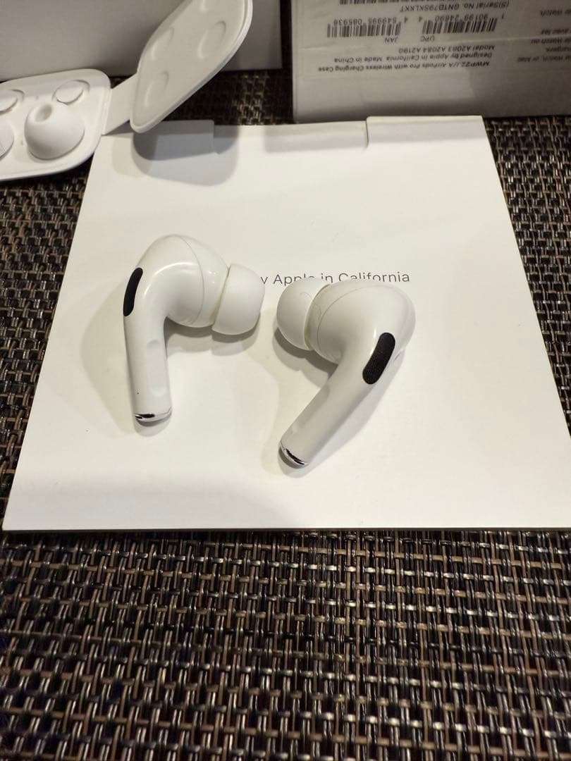 Apple AirPods pro 第一世代　ライトニング　箱入り