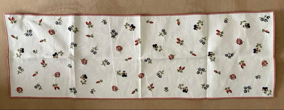 ビレロイボッホ　プチフルール　テーブルランナー