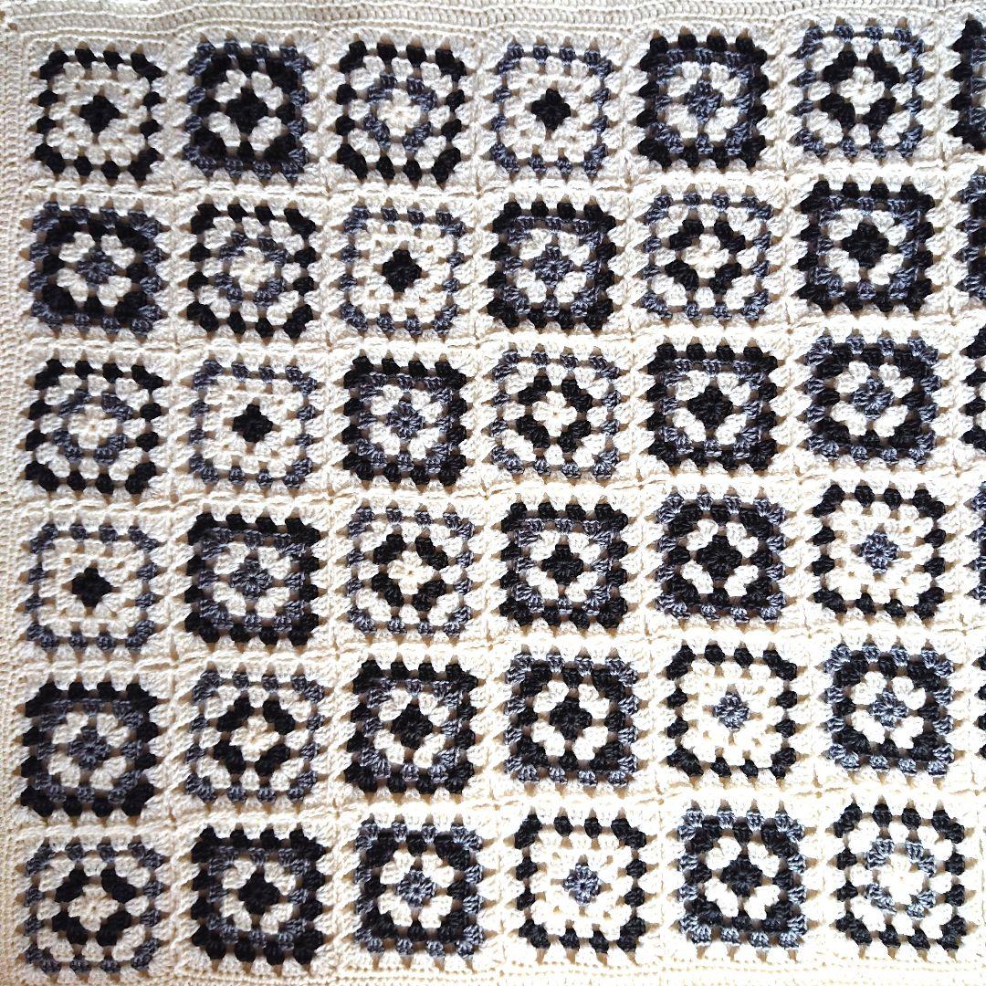 モノトーン レトロモチーフ 手編みブランケット