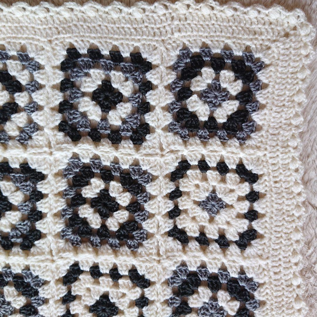 モノトーン レトロモチーフ 手編みブランケット