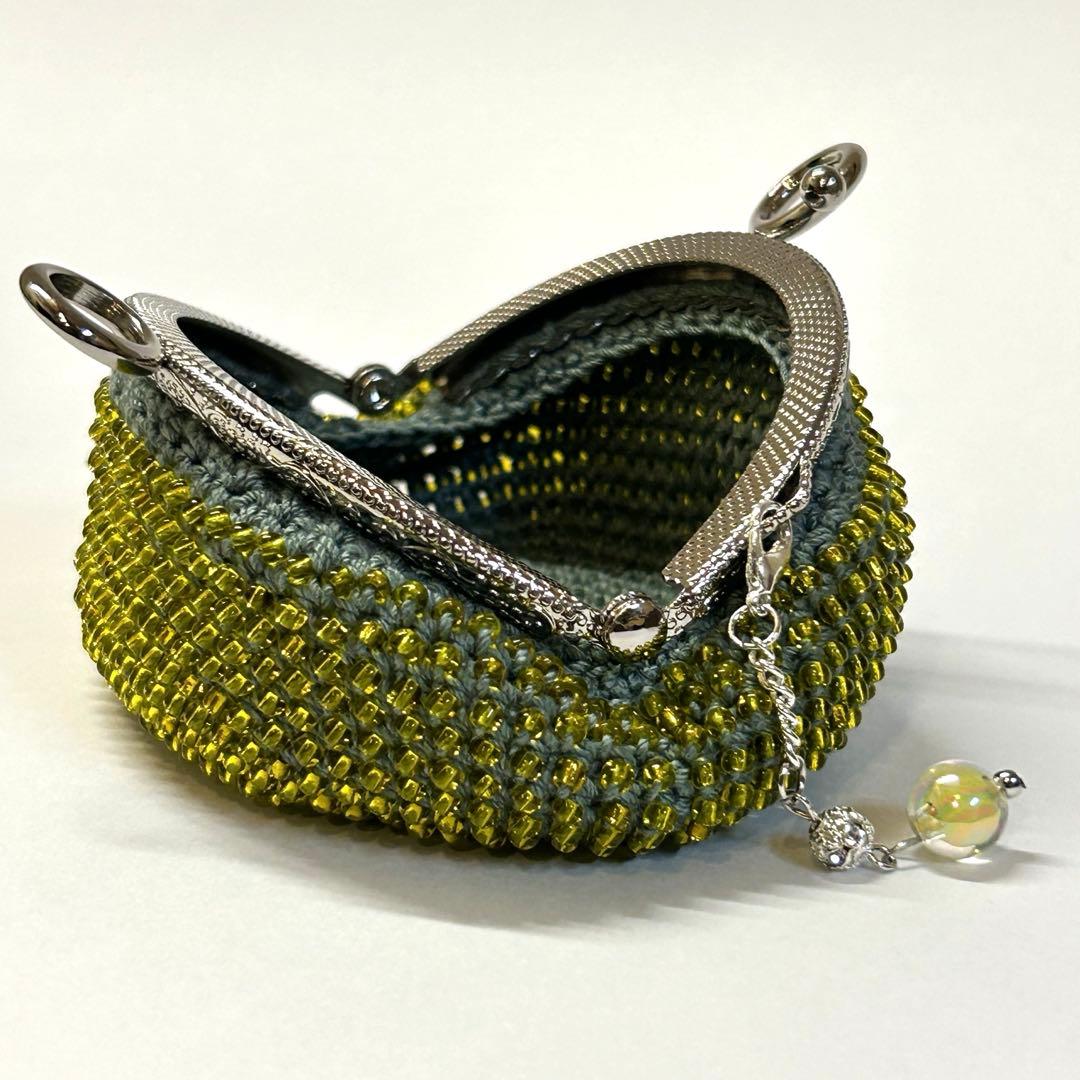 ビーズがま口ハンドメイド、ミモザ色、口金8.5cm、チャームつき