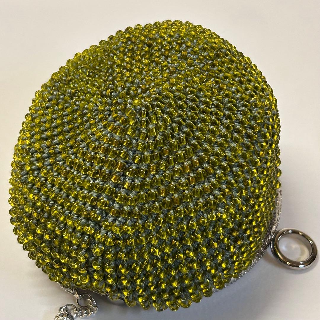 ビーズがま口ハンドメイド、ミモザ色、口金8.5cm、チャームつき