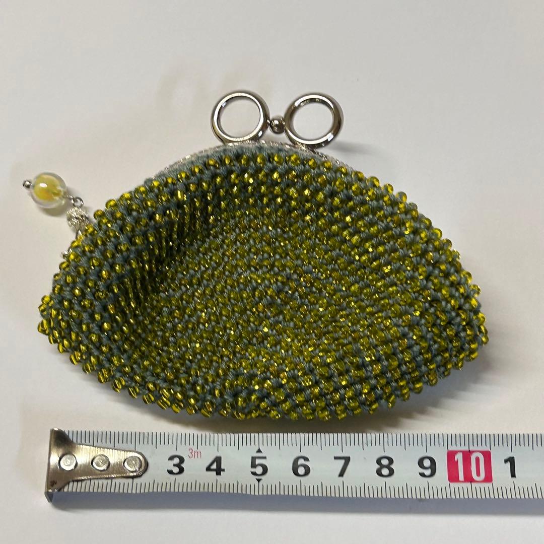 ビーズがま口ハンドメイド、ミモザ色、口金8.5cm、チャームつき