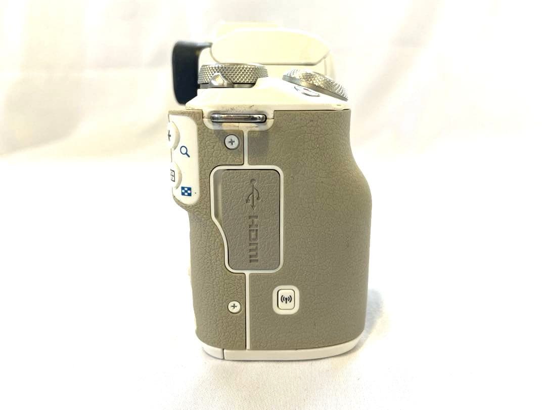 Canon EOS Kiss M EF-M 15-45mm レンズキット