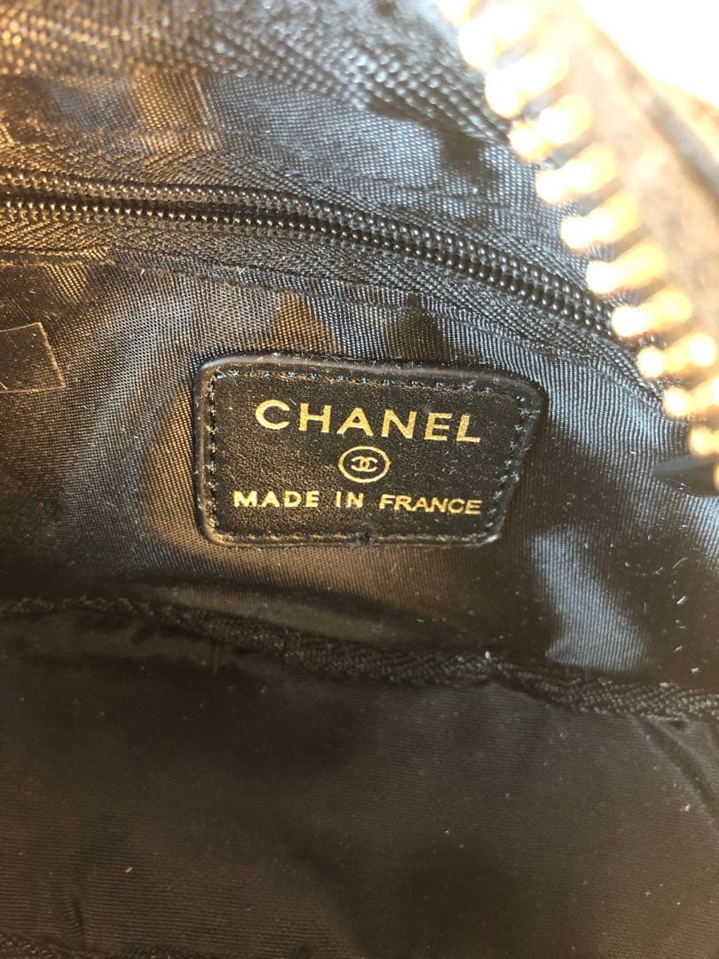 CHANEL ブラック キルティング ノベルティ ショルダーバッグ