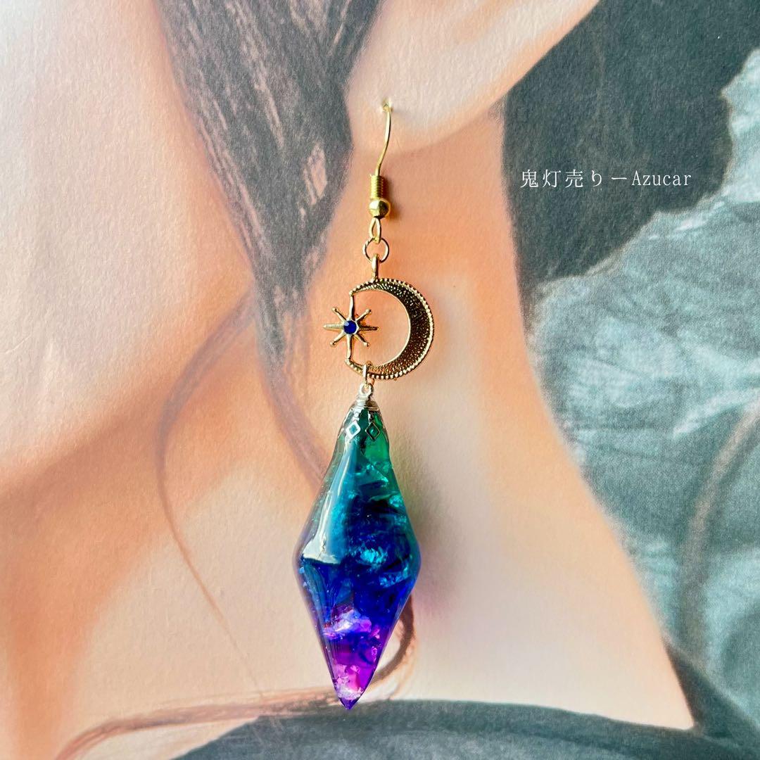 月と宇宙のアシンメトリーピアス 琉球ガラス 夜アクセ