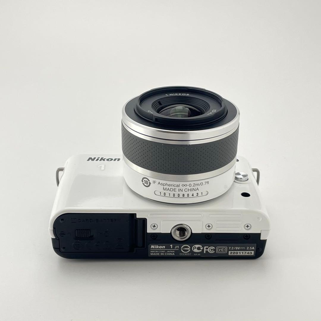 【極上美品・返品保証】Nikon1 J1ホワイト 標準ズームレンズキット
