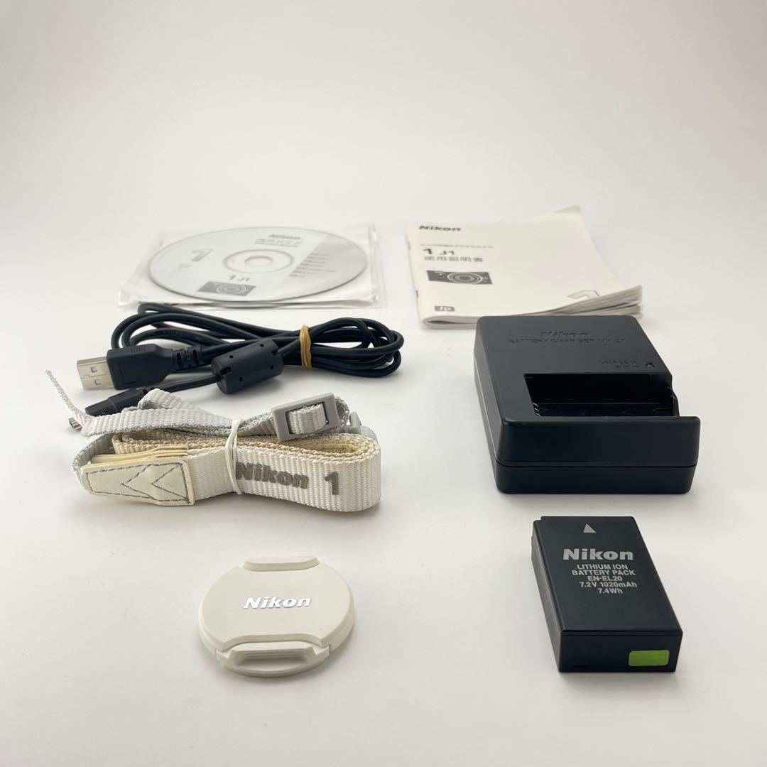 【極上美品・返品保証】Nikon1 J1ホワイト 標準ズームレンズキット