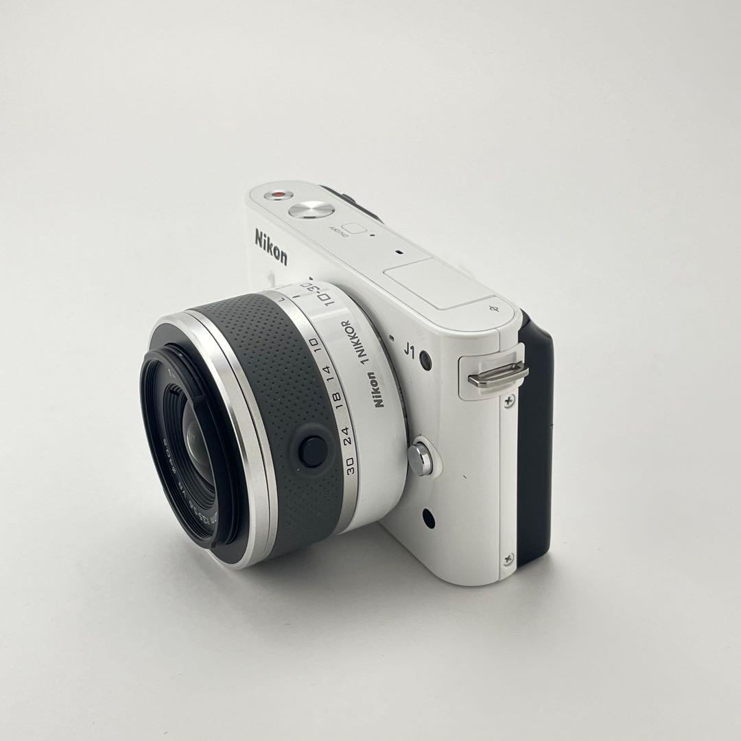 【極上美品・返品保証】Nikon1 J1ホワイト 標準ズームレンズキット