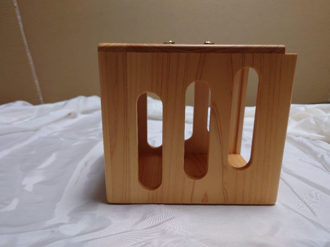 干支の押絵が付いた 伝統的遊山箱