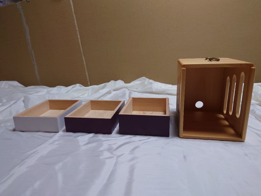 干支の押絵が付いた 伝統的遊山箱