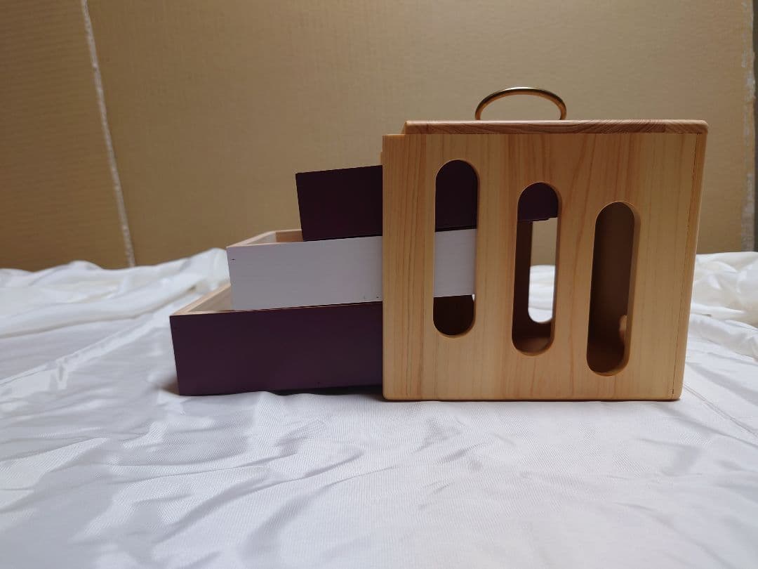 干支の押絵が付いた 伝統的遊山箱