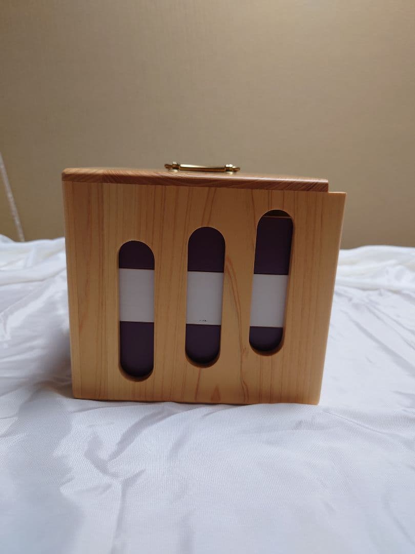 干支の押絵が付いた 伝統的遊山箱