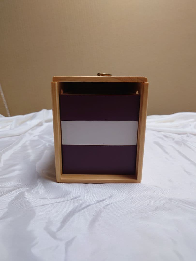 干支の押絵が付いた 伝統的遊山箱