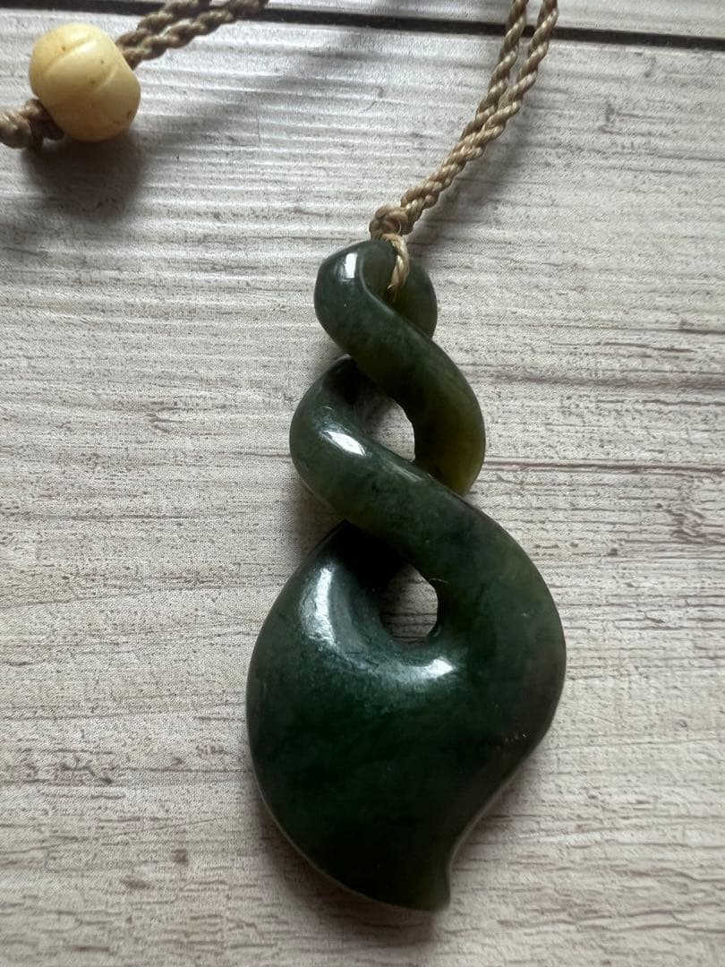 ピコルア スパイラル グリーンジェイド翡翠ペンダント pikoruaマオリ族NZ