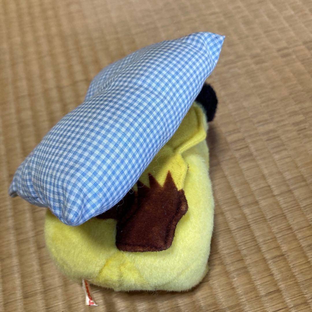 ピカチュウ ぬいぐるみ チェック柄枕付き　TOMY