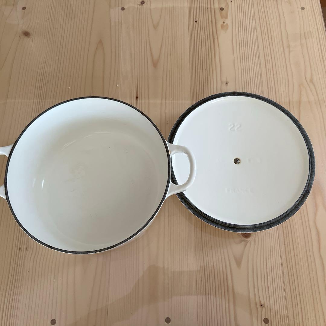 LE CREUSET ル・クルーゼ鍋　白　22センチ