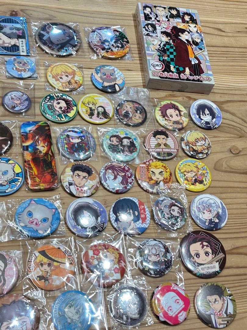 鬼滅の刃　缶バッジ　グッズ　大量　まとめ売り　65