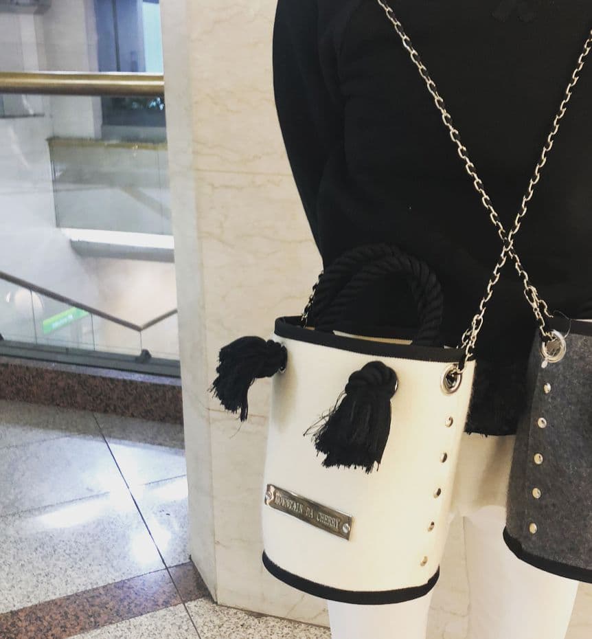 新品　MOUNTAIN　DA CHERRY フェルトチェーンバッグ