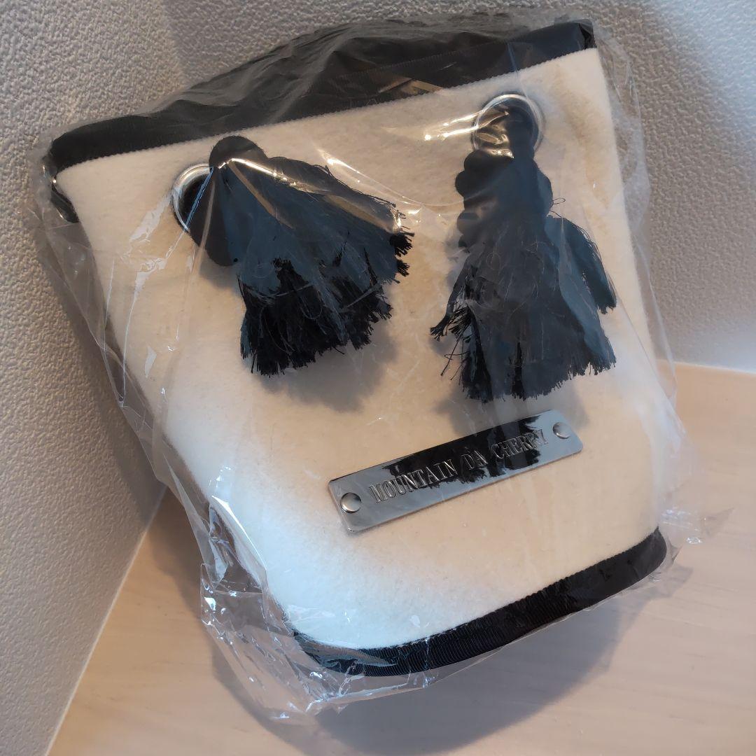 新品　MOUNTAIN　DA CHERRY フェルトチェーンバッグ
