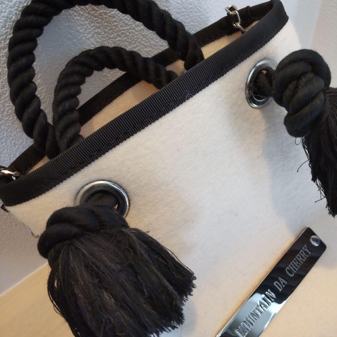 新品　MOUNTAIN　DA CHERRY フェルトチェーンバッグ