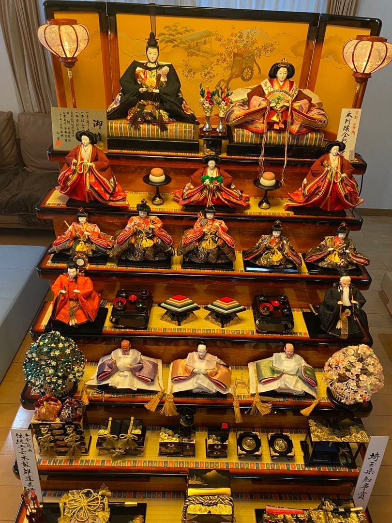 京都 雛人形 7段飾り　曽根人形　県知事賞　本物十二単　西陣織本刺繍金彩装飾