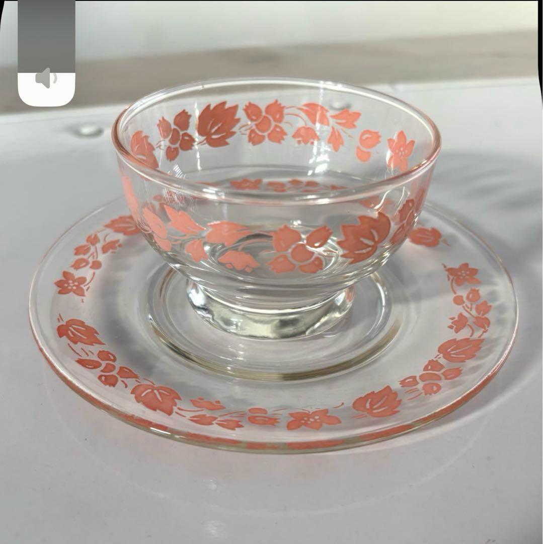 ヘーゼルアトラス　ピンクアイビー　デザートカップとプレートのセット